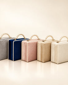 Valise de mariée en velours avec détails perlés – coffret à bijoux