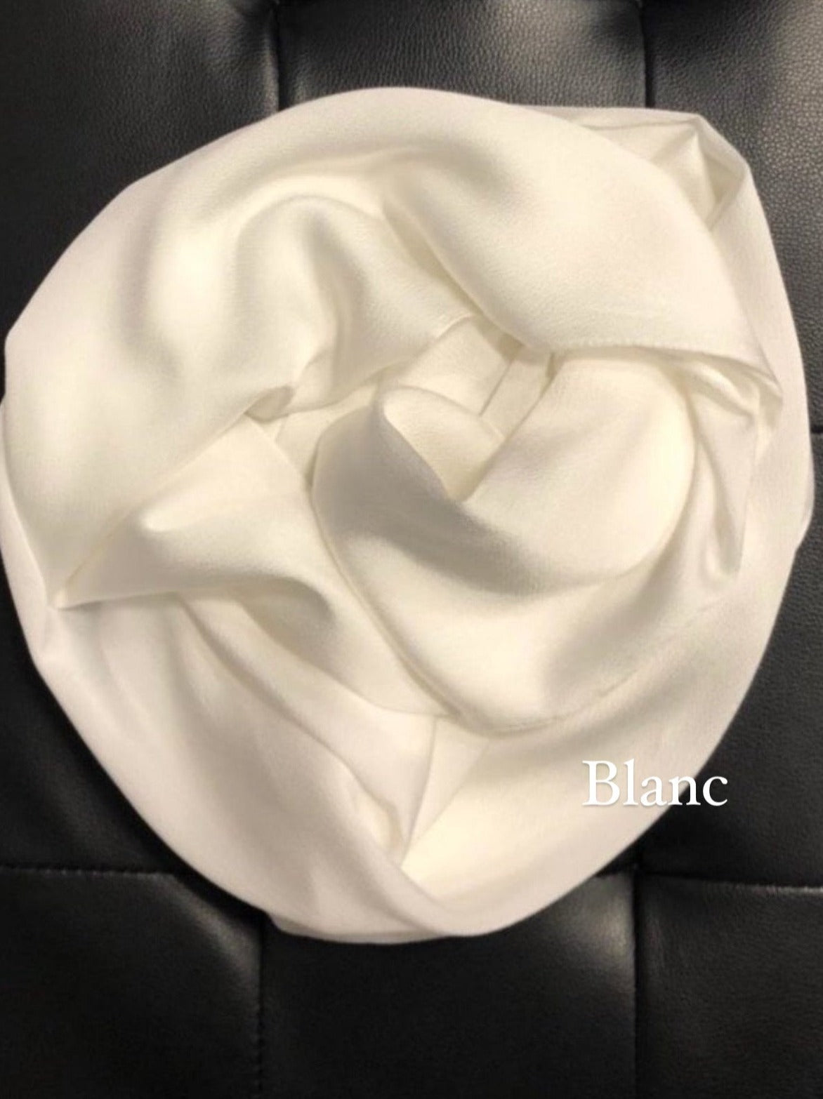 Hijab voile satiné satin long évènement mariage Hijab à enfiler bonnet intégrer long tendance jilbeb mode modeste fashion qalam dress boutique musulmane femme voilées hijab france robe abaya blanche
