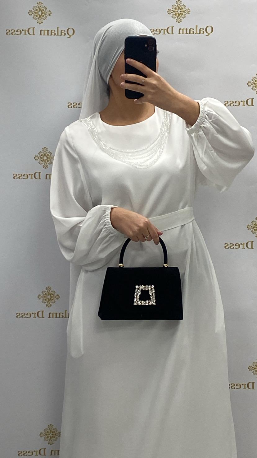 Robe perles sofya blanche tissu satiné opaque élégance sous robe manches bouffantes look événements style tendance hijab boutique femmes musulmanes