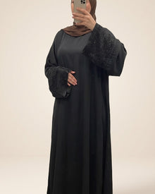 Abaya manches perlées, détail des perles