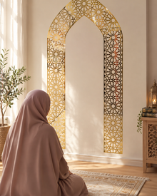Présentation de l’arche miroir dorée murale pour aménager un coin prière
