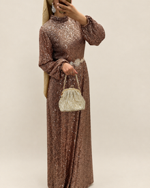Robe Alysha scintillante avec ceinture en tissu pour cérémonie