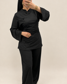 Burkini Nour noir sur fond beige