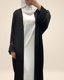Kimono satiné manches strass, coloris noir