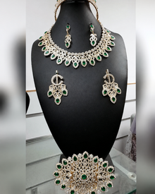 Parure avec pierres vert émeraude