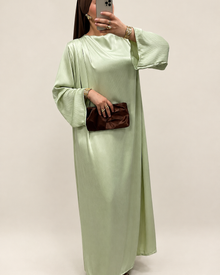Robe Satinée Plissée, fond harmonisé