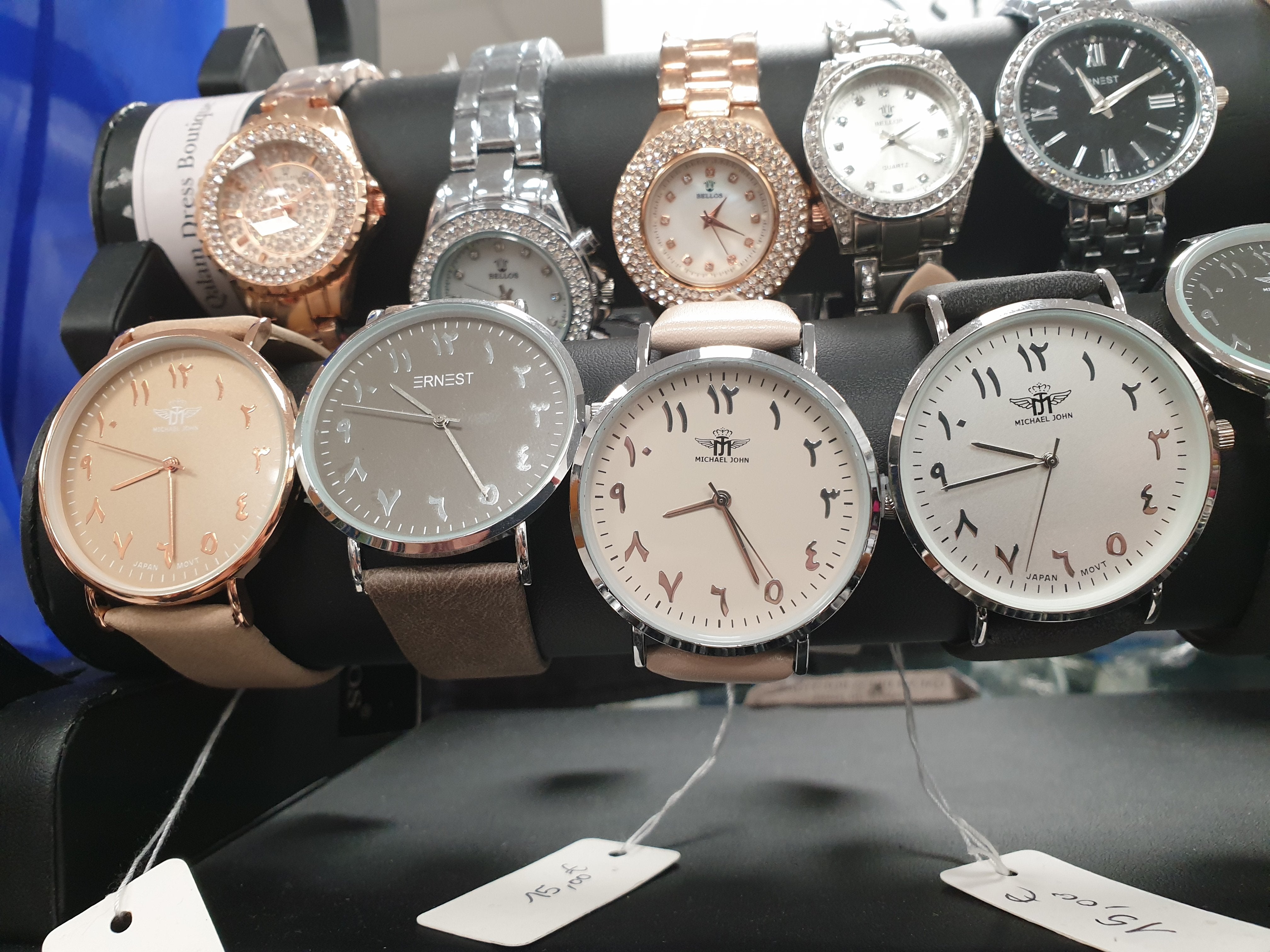 des montres très belles abaya hijab tunique jilbeb mode modeste fashion boutique musulmane femmes voilées