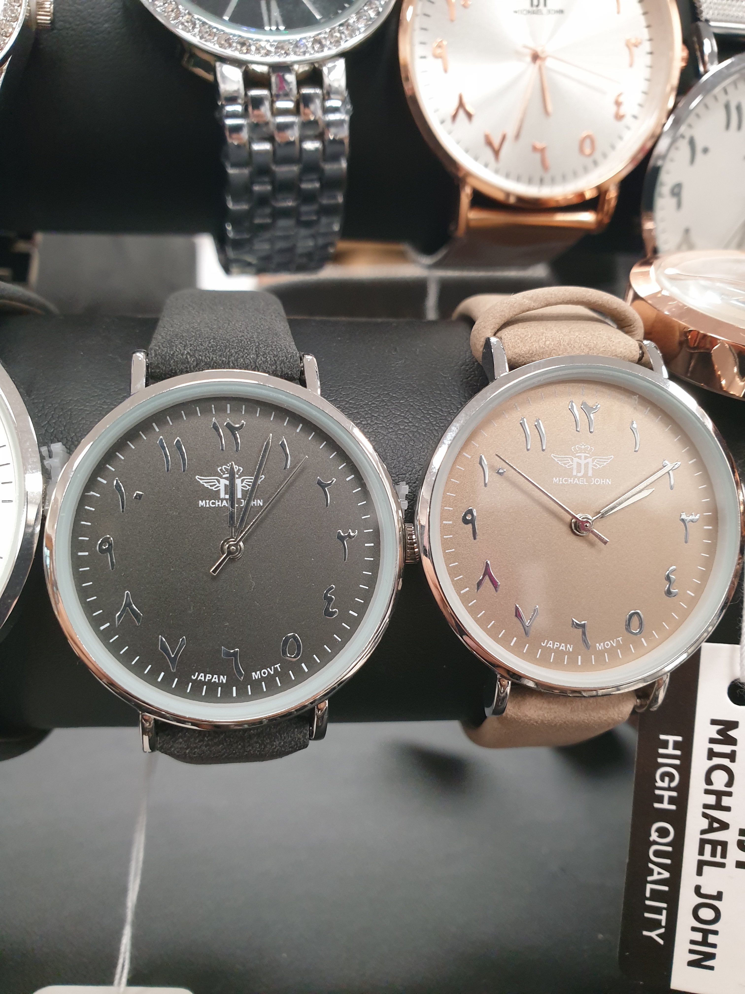 montre très élégante noir abaya hijab tunique jilbeb mode modeste fashion boutique musulmane femmes voilées