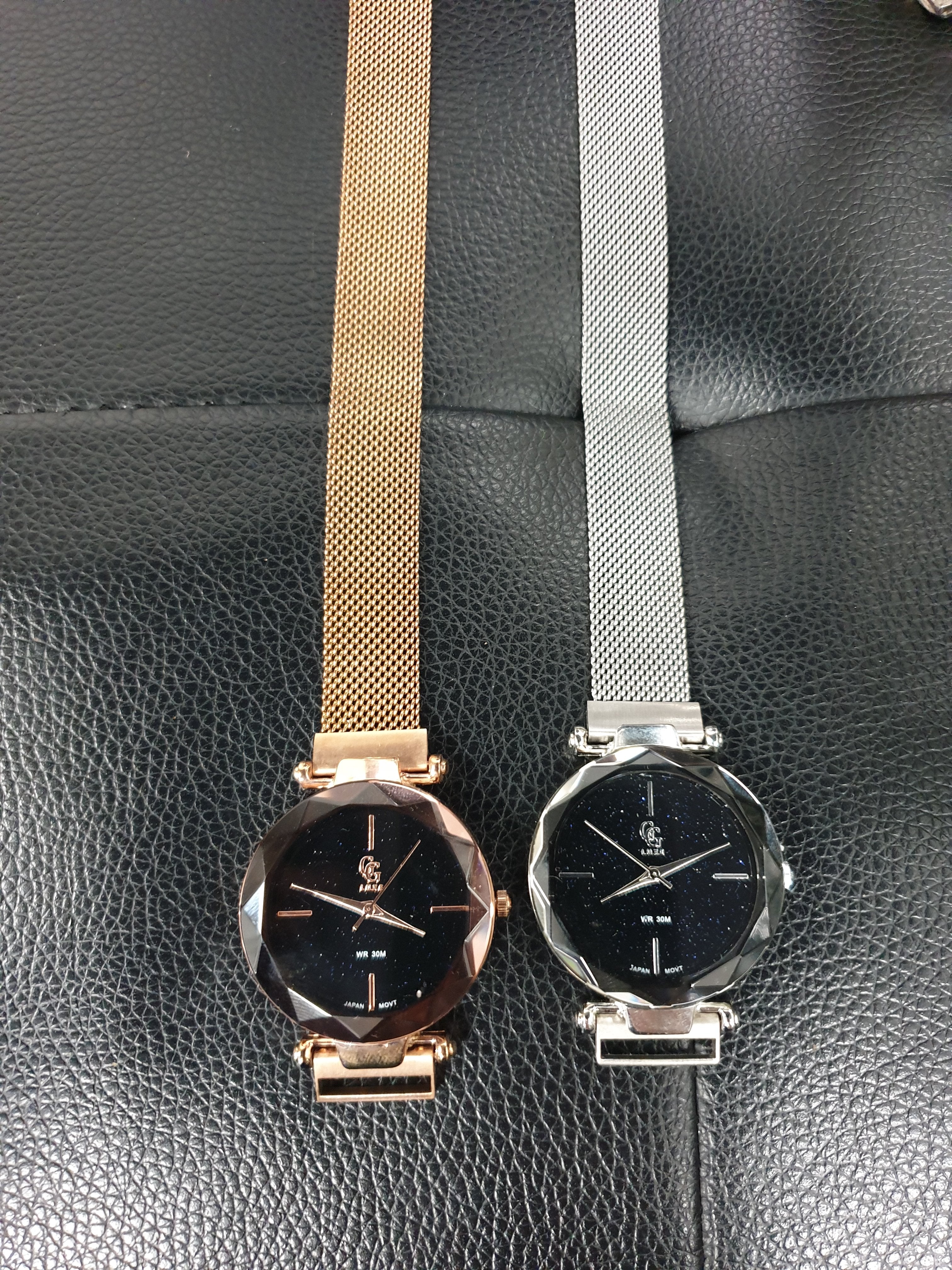 montre acier bronze fond noir abaya hijab tunique jilbeb mode modeste fashion - Qalam Dress Boutique 