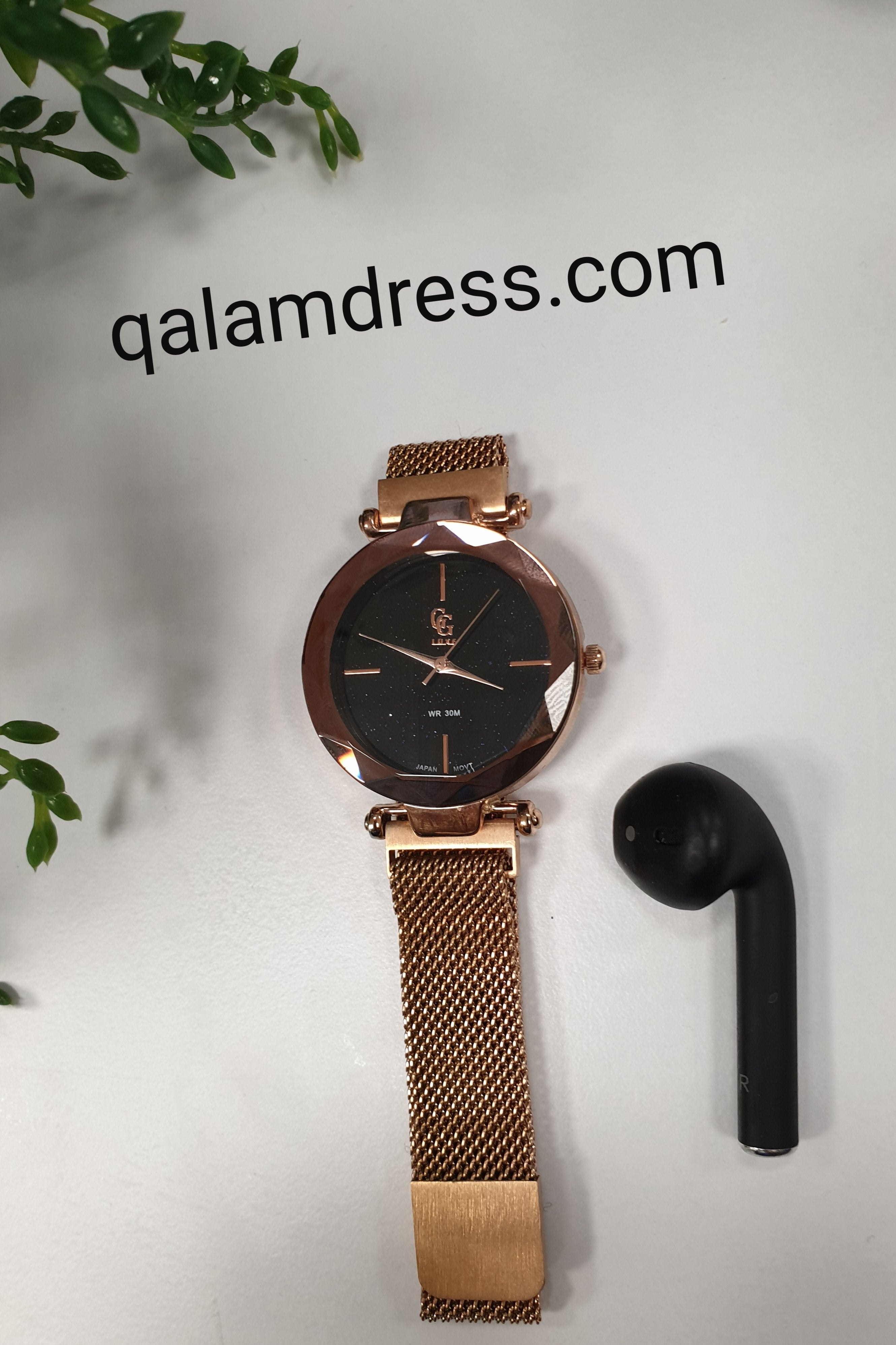 montre acier bronze fond noir abaya hijab tunique jilbeb mode modeste fashion - Qalam Dress Boutique 