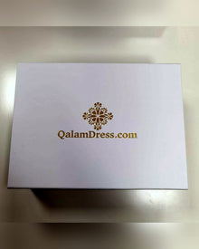 Boîte cadeau aimantée blanche et dorée Qalam Dress