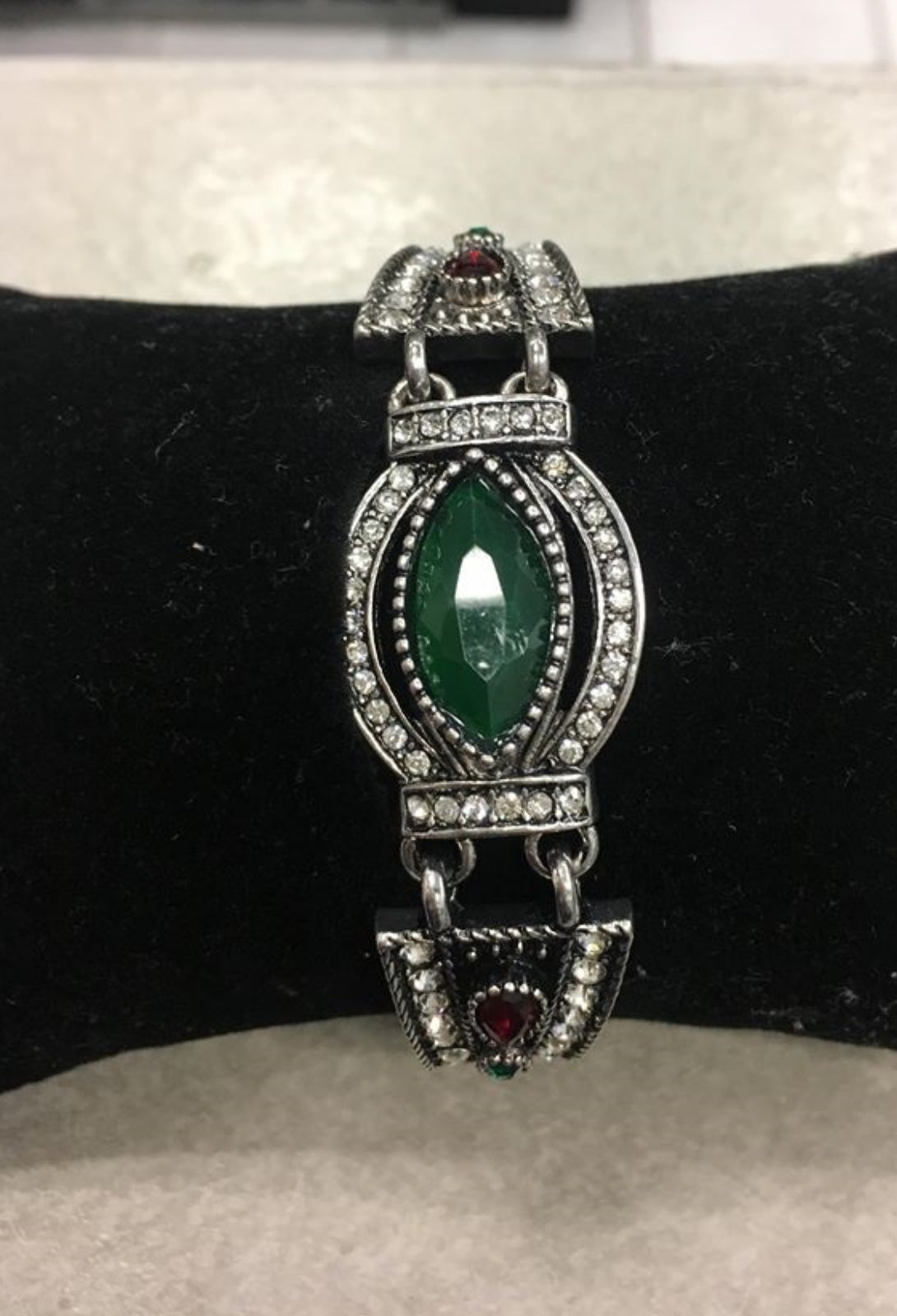 brecelet berbere vert abaya hijab tunique jilbeb mode modeste fashion boutique musulmane femmes voilées