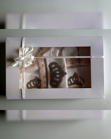 Coffret bébé fille avec détails de dentelle pour naissance