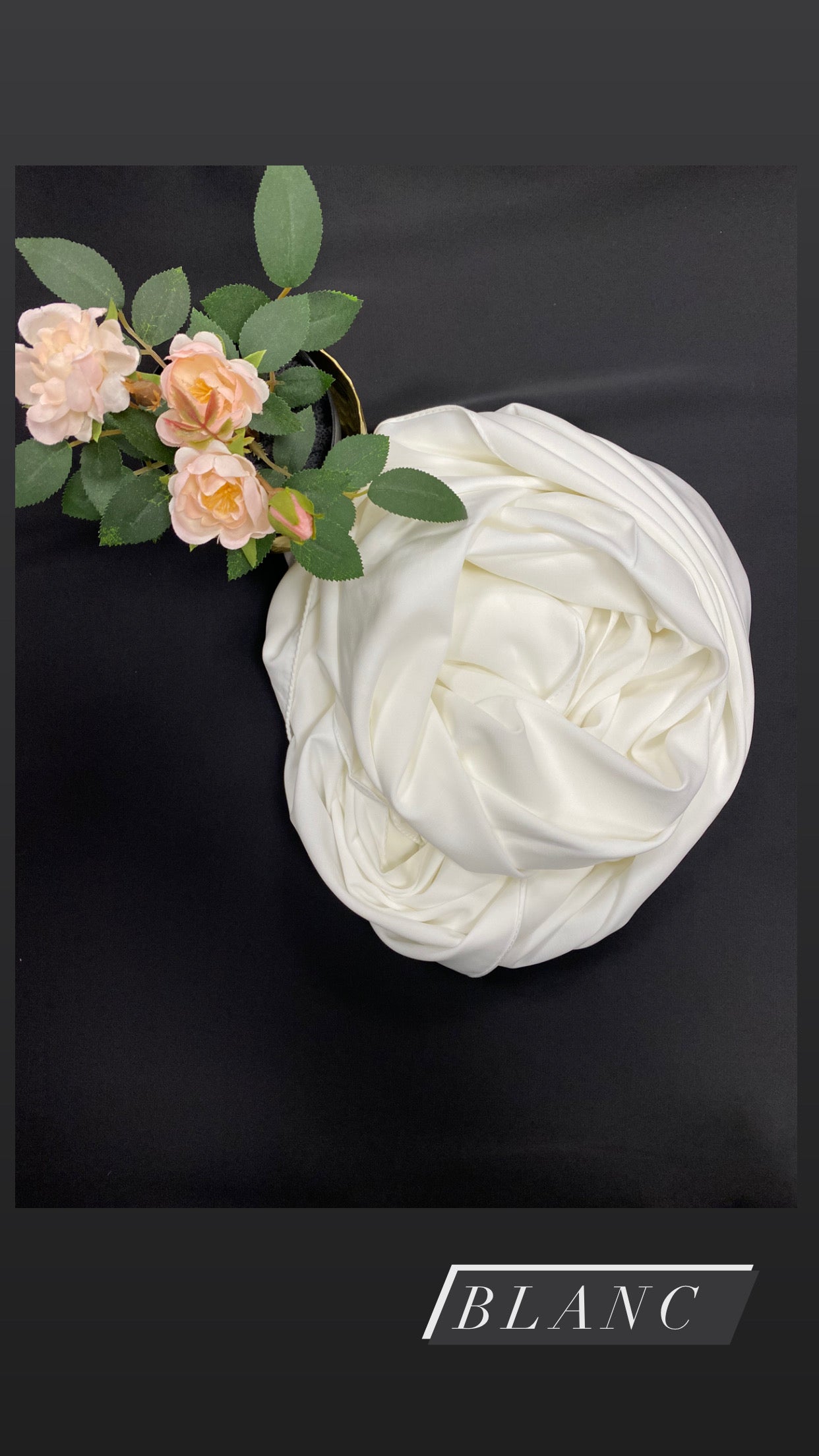 Hijab soie de Médine abaya hijeb hijab tunique jilbeb mode modeste fashion qalam dress boutique musulmane femme voilées hijab france robe abaya blanche