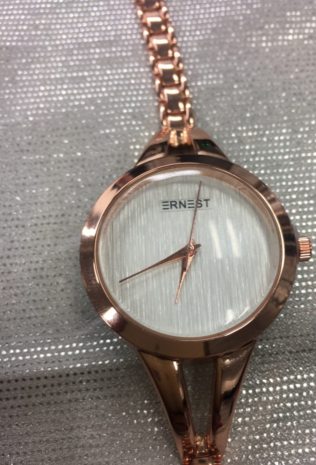 montre très belle doré abaya hijab tunique jilbeb mode modeste fashion boutique musulmane femmes voilées