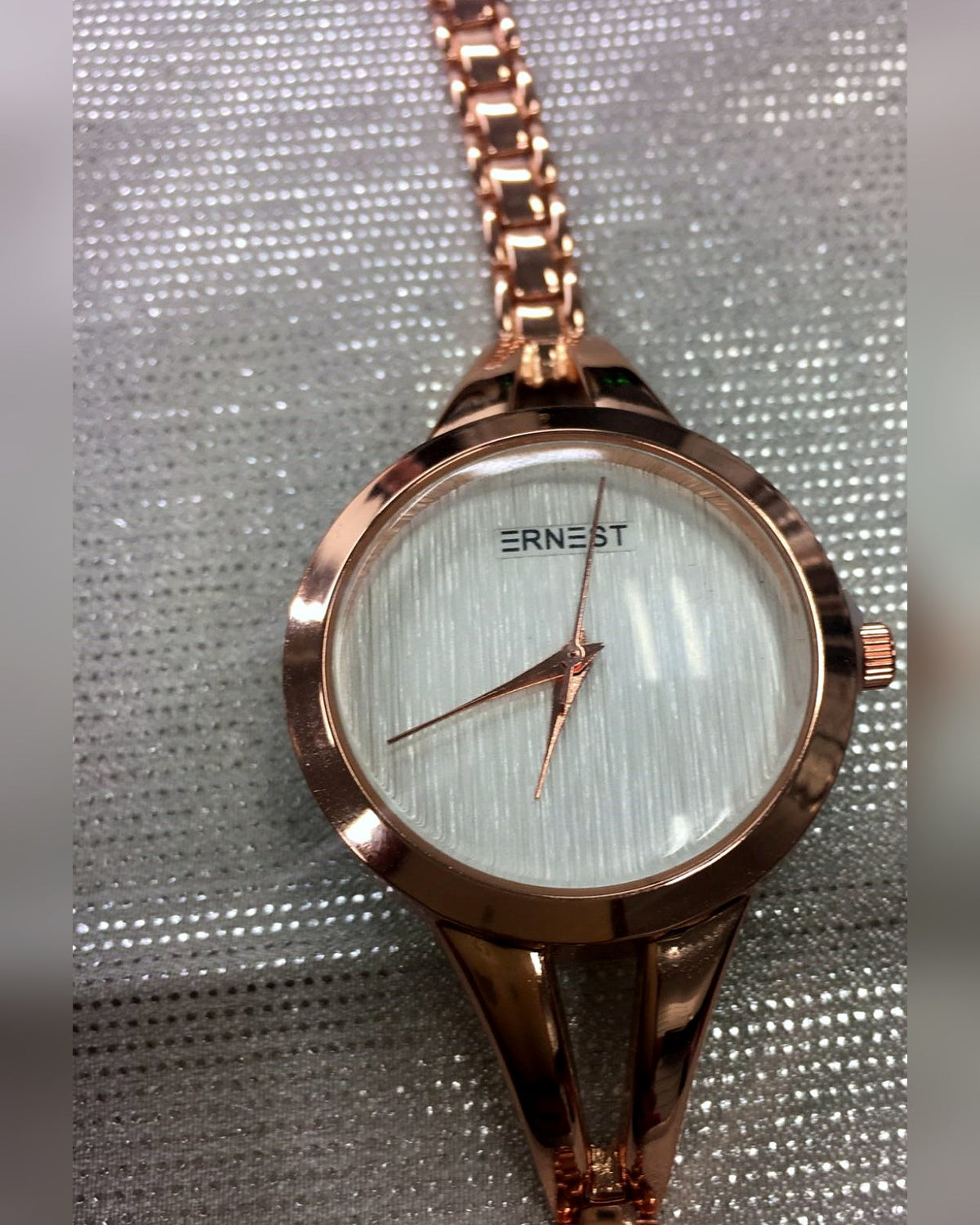 montre très belle doré abaya hijab tunique jilbeb mode modeste fashion boutique musulmane femmes voilées