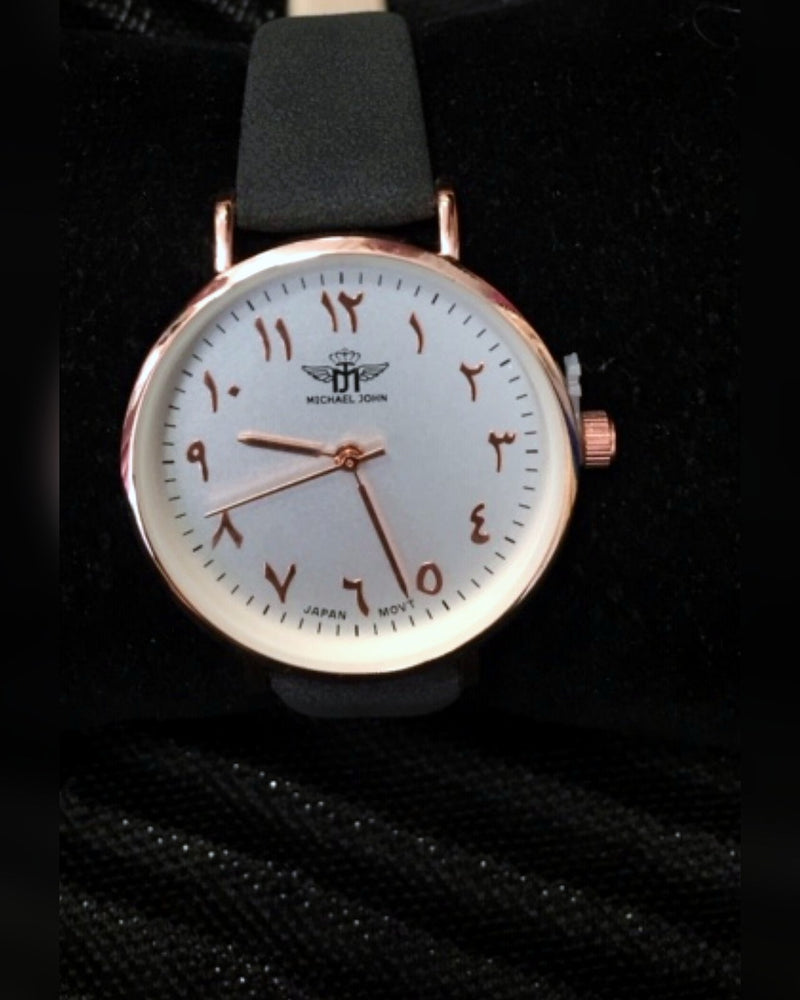MONTRE CHIFFRES ARABES / INDIENS Petit format