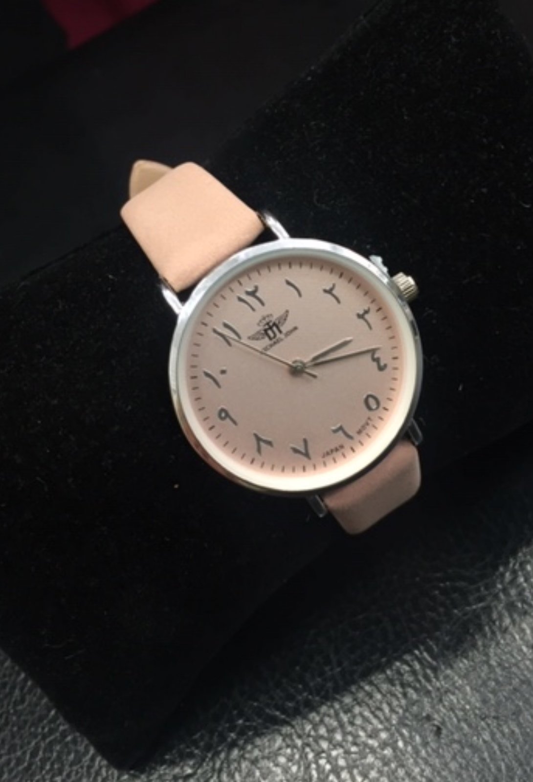 montre très. belle rose abaya hijab tunique jilbeb mode modeste fashion boutique musulmane femmes voilées
