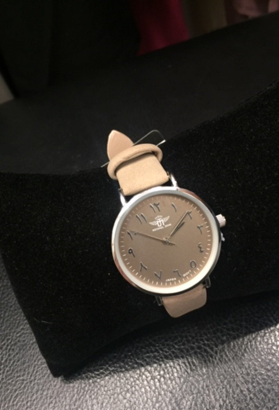 montres très belle rose abaya hijab tunique jilbeb mode modeste fashion boutique musulmane femmes voilées