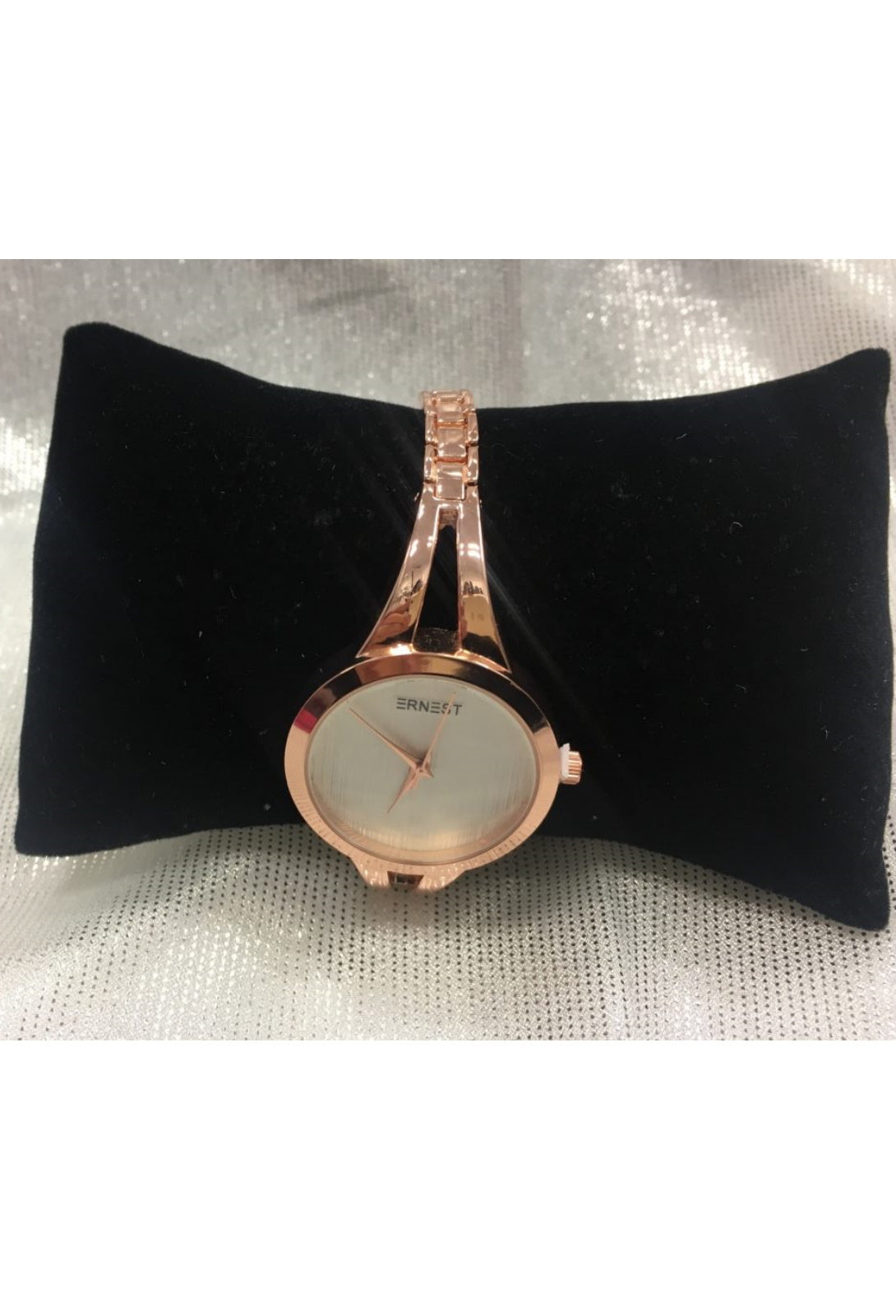 montre très élégante abaya hijab tunique jilbeb mode modeste fashion boutique musulmane femmes voilées