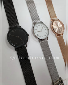 Montre femme à chiffres arabes ou indiens avec bracelet métallique