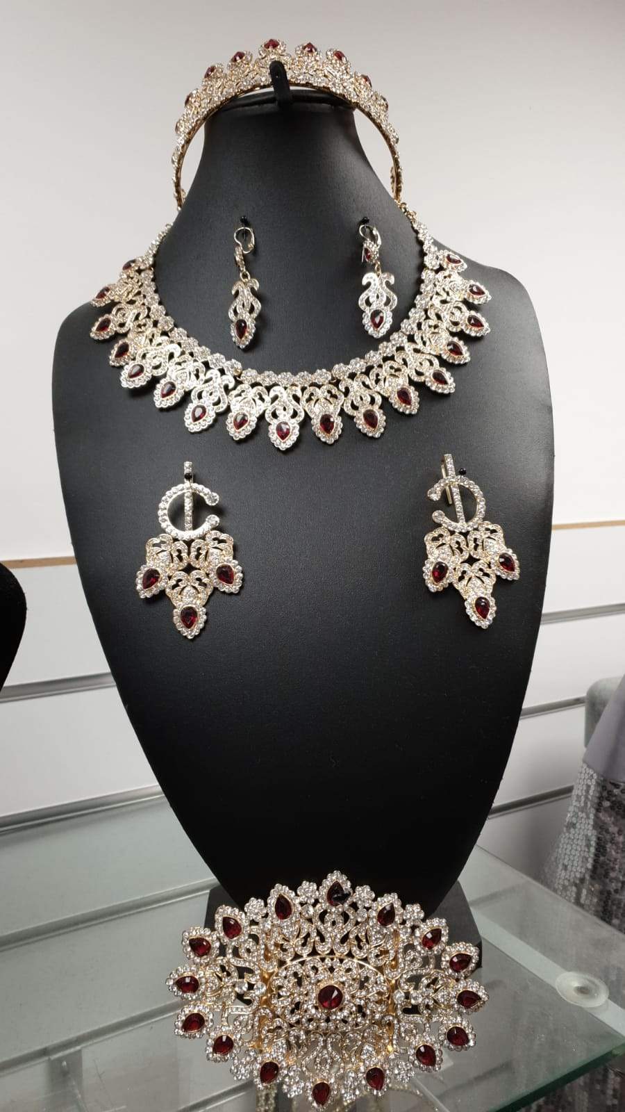 bijoux ensemble abaya hijab tunique jilbeb mode modeste fashion boutique musulmane femmes voilées