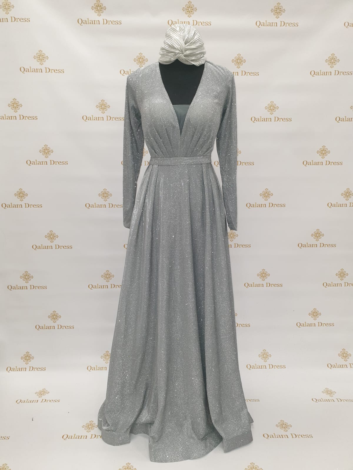 Robe de soirée Marwa argent Pailletée abaya hijeb hijab tunique jilbeb mode modeste fashion qalam dress boutique musulmane femme voilées hijab france robe abaya blanche