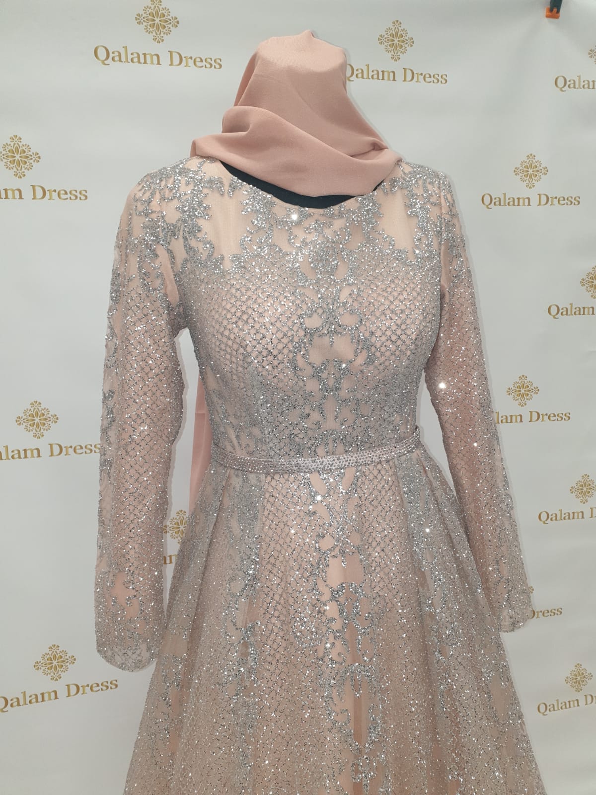 Robe soirée mariage rose nude argent abaya hijeb hijab tunique jilbeb mode modeste fashion qalam dress boutique musulmane femme voilées hijab france robe abaya blanche