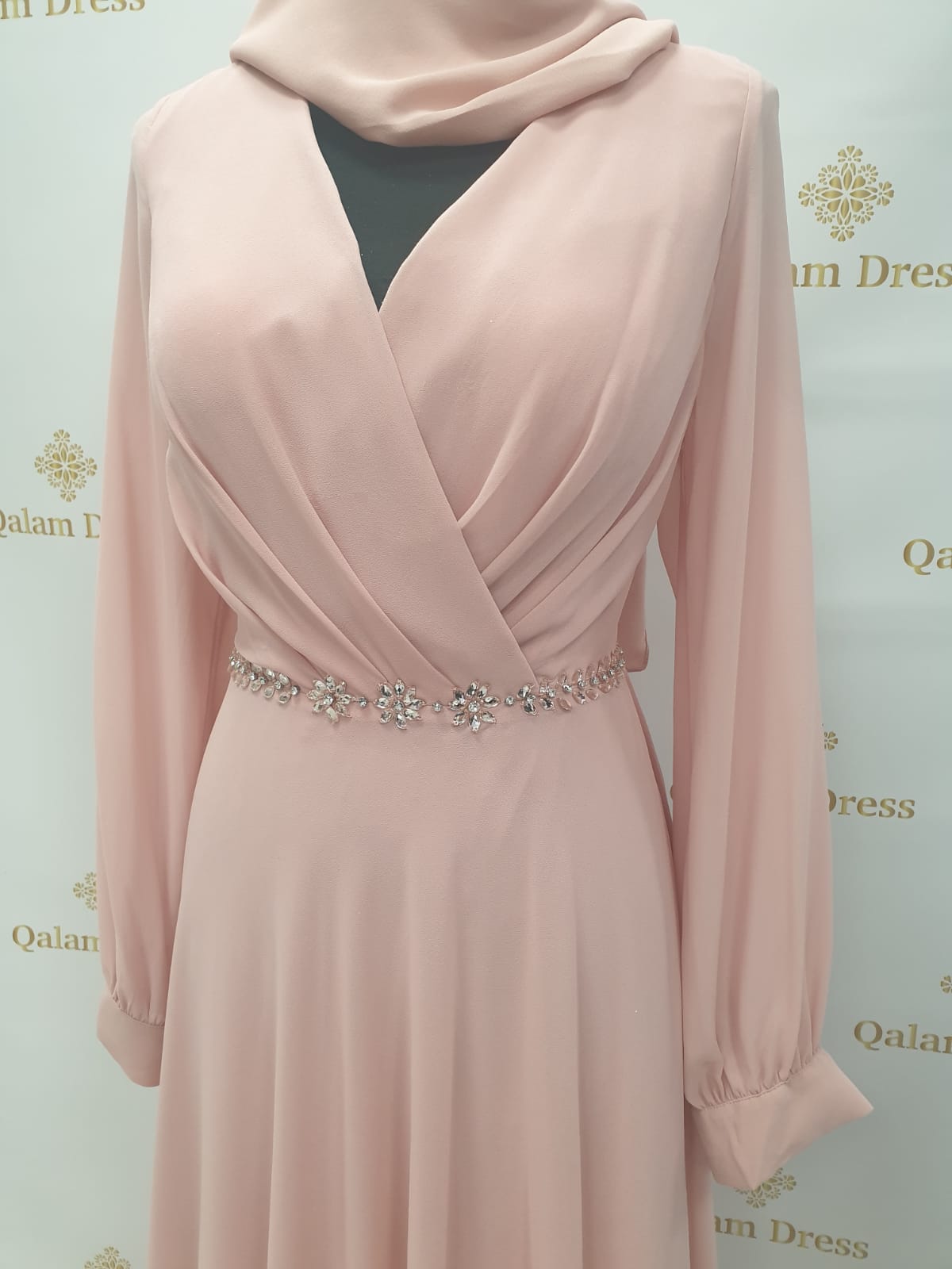Robe soirée Yusra mariage rose abaya hijeb hijab tunique jilbeb mode modeste fashion qalam dress boutique musulmane femme voilées hijab france robe abaya blanche