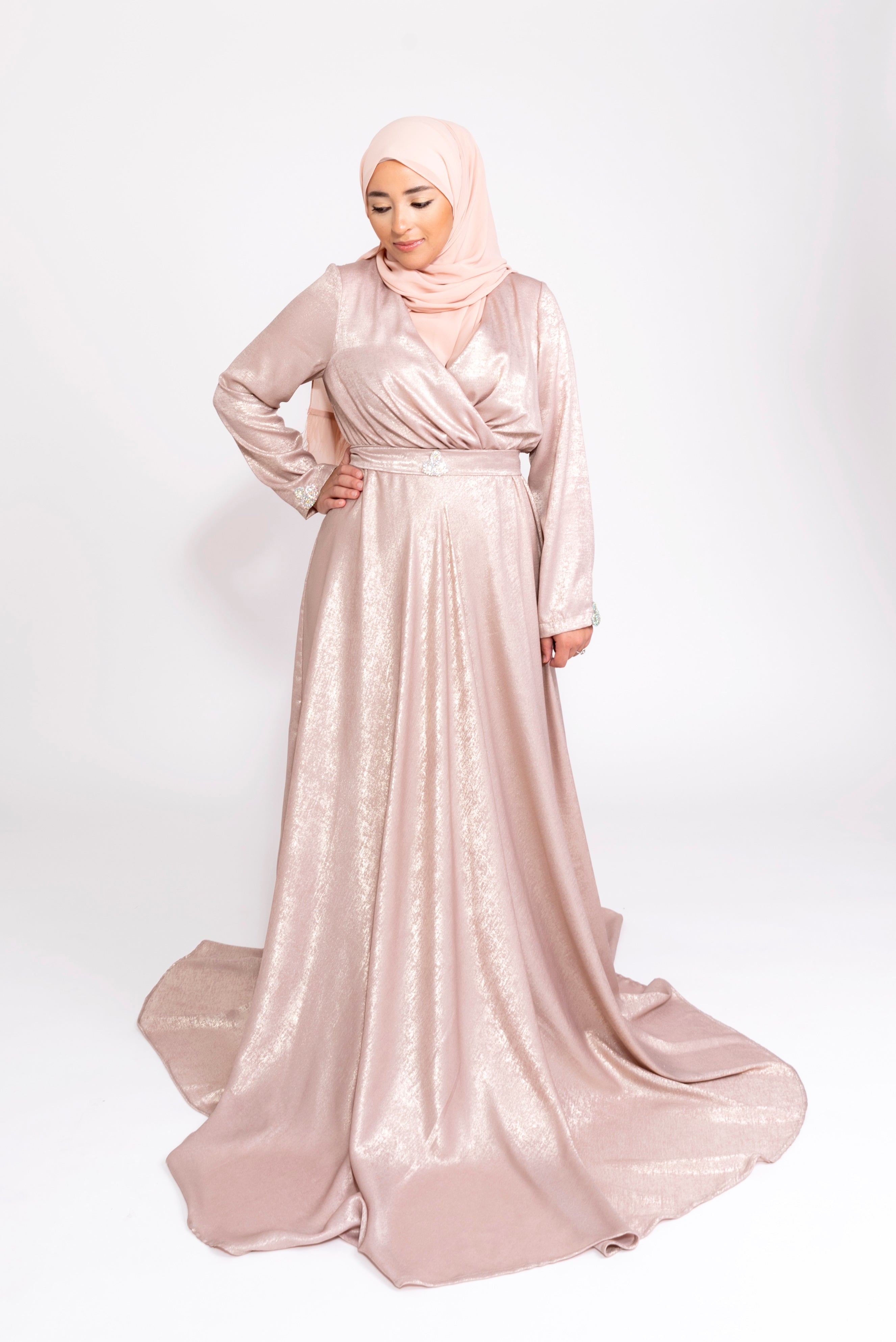 Robe du Soir Shiny Création Satin Vieux Rose Nude reflets doré - Tendance Hijab